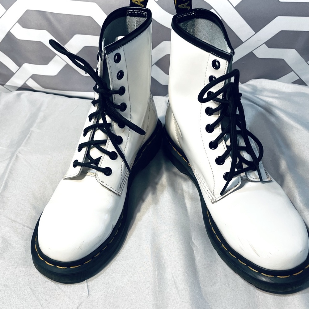 Womens size 8 Doc Martin lace up white boots